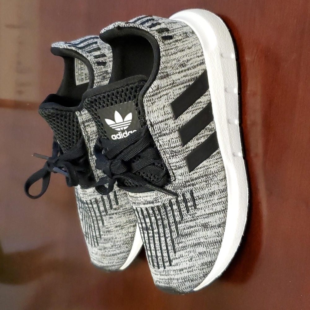 Adidas Swift Run boys Size 10k
